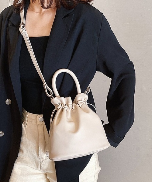 CREARE -LINO-(クレアーレリノ)の「<レディーズ商品>巾着型ショルダーバッグ/バック(ショルダーバッグ・レディース・ブラック/オフホワイト・FREE)」の11枚目の写真