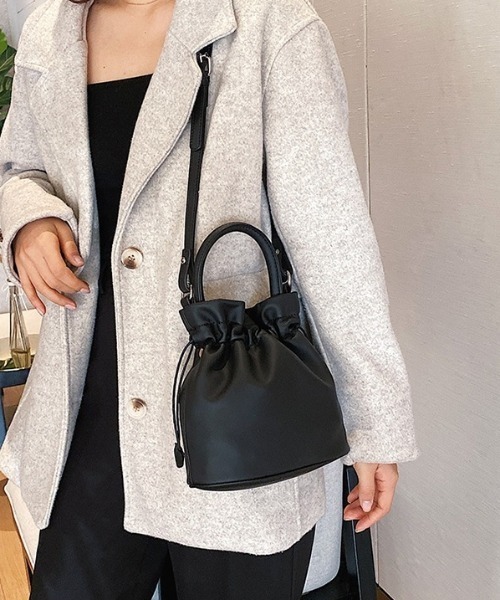 CREARE -LINO-(クレアーレリノ)の「<レディーズ商品>巾着型ショルダーバッグ/バック(ショルダーバッグ・レディース・ブラック/オフホワイト・FREE)」の13枚目の写真