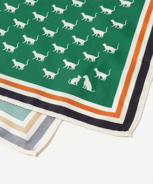 Ray BEAMS(レイビームス)の「パターン スカーフ(マフラー・レディース・レッド/グリーン・ONE SIZE)」の4枚目の写真