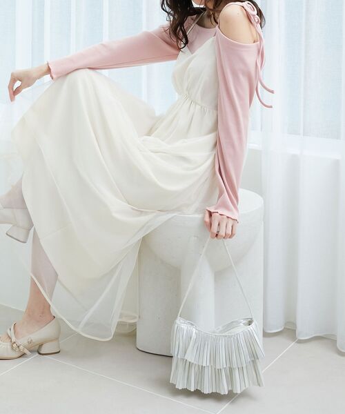 MAJESTIC LEGON（マジェスティックレゴン）の「シャイニープリーツミニバッグ（ハンドバッグ・レディース・ブラック/シルバー/アイボリー・FREE）」の4枚目の写真
