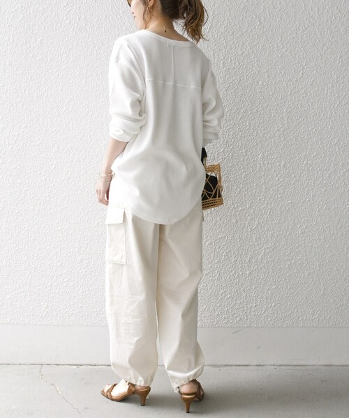 SHIPS any（シップス エニィ）の「SHIPS any:〈洗濯機可能〉ワッフル ヘンリーネック ラウンドヘム プルオーバー（Tシャツ/カットソー・レディース・ホワイト/ライトグレー/ネイビー・ONE SIZE）」の5枚目の写真