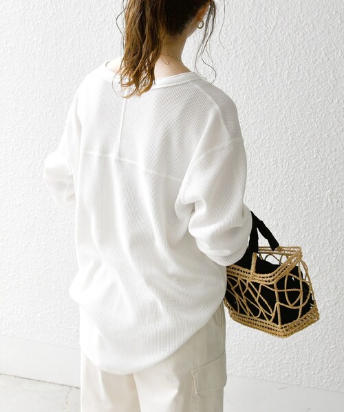 SHIPS any（シップス エニィ）の「SHIPS any:〈洗濯機可能〉ワッフル ヘンリーネック ラウンドヘム プルオーバー（Tシャツ/カットソー・レディース・ホワイト/ライトグレー/ネイビー・ONE SIZE）」の8枚目の写真