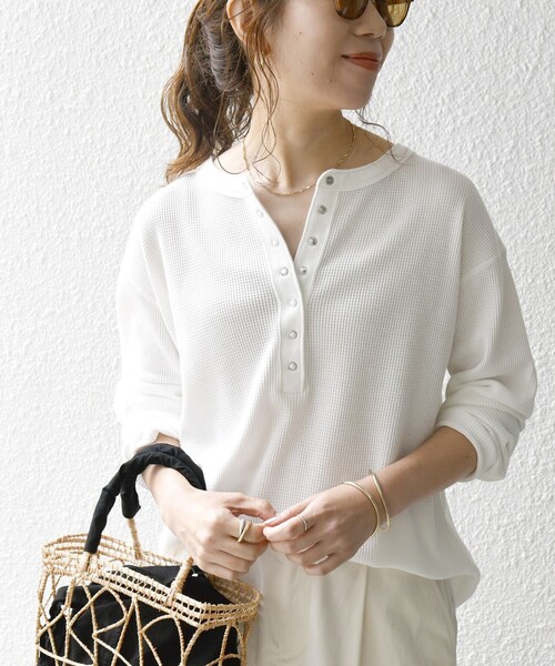 SHIPS any（シップス エニィ）の「SHIPS any:〈洗濯機可能〉ワッフル ヘンリーネック ラウンドヘム プルオーバー（Tシャツ/カットソー・レディース・ホワイト/ライトグレー/ネイビー・ONE SIZE）」の10枚目の写真