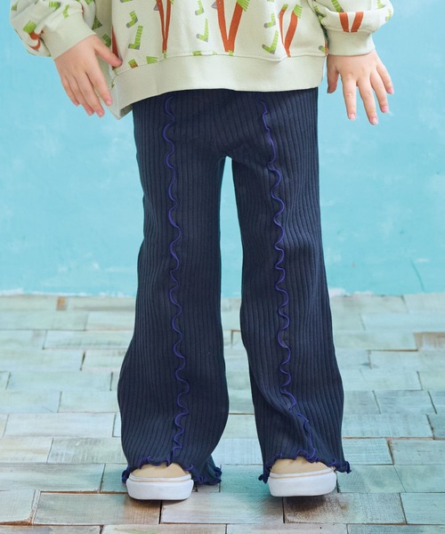 CALMIA（カルミア）の「裏起毛テレコフレアーパンツ（その他パンツ・キッズ・オフホワイト/ブラウン/ブラック/ワインレッド・120/110/90/150/100/140/130）」の3枚目の写真