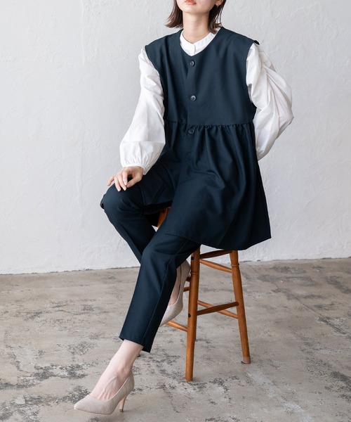 VitaFelice（ヴィータフェリーチェ）の「ペプラムギャザーベスト セレモニー セットアップ対応 別売り 入園式 入園式 卒園式 卒業式（ベスト・レディース・ブラック/ネイビー/サンドベージュ・M/L）」の3枚目の写真