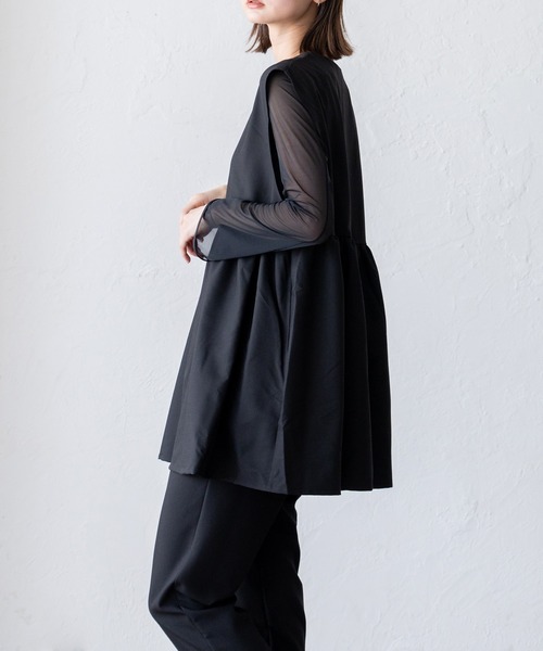 VitaFelice（ヴィータフェリーチェ）の「ペプラムギャザーベスト セレモニー セットアップ対応 別売り 入園式 入園式 卒園式 卒業式（ベスト・レディース・ブラック/ネイビー/サンドベージュ・M/L）」の6枚目の写真