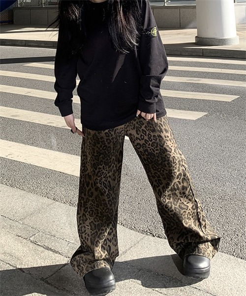 d.i.a.　ヒョウ柄デニムパンツ チェーン付き d.i.a. ヒョウ柄デニムパンツ チェーン付き - メルカリ