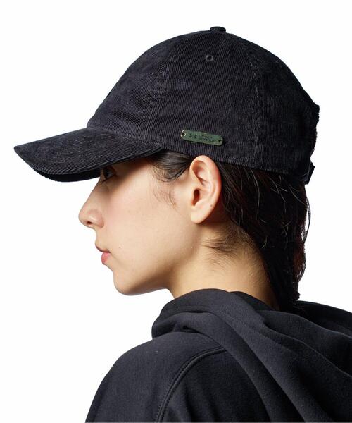 UNDER ARMOUR（アンダーアーマー）の「UAブランド コーデュロイ ゴールド アジャスタブル キャップ（トレーニング/メンズ/レディース）（キャップ・レディース・ブラック・ONESIZE）」の5枚目の写真