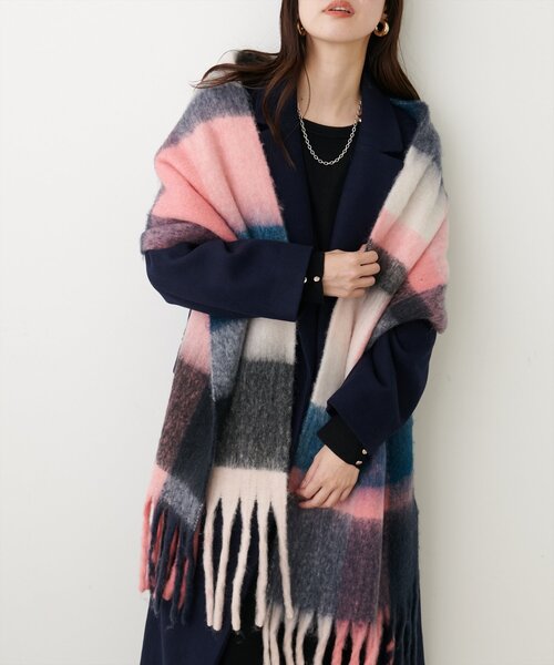natural couture(ナチュラルクチュール)の「起毛フェイクウールチェック柄マフラー(ストール/ショール・レディース・ブルー/パープル/オレンジ/ブラウン/ピンク・FREE)」の4枚目の写真