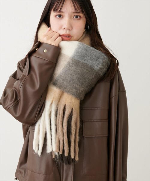 natural couture(ナチュラルクチュール)の「起毛フェイクウールチェック柄マフラー(ストール/ショール・レディース・ブルー/パープル/オレンジ/ブラウン/ピンク・FREE)」の14枚目の写真