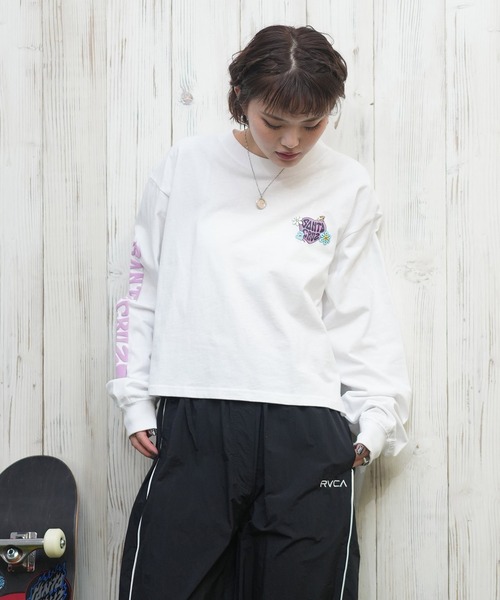 SANTA CRUZ(サンタクルーズ)の「SANTACRUZ/サンタクルーズ クロップド丈ロンT 502251432(Tシャツ/カットソー・レディース・ベージュ/ホワイト/ライトブラック・L/M)」の4枚目の写真