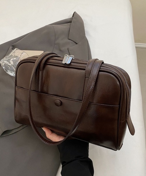 Ritzy(リッツィー)の「横長レトロデザイン ショルダーバッグ(ショルダーバッグ・レディース・バーガンディー/ダークブラウン系/ブラック・FREE)」の2枚目の写真