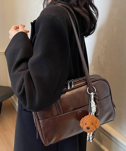 Ritzy(リッツィー)の「横長レトロデザイン ショルダーバッグ(ショルダーバッグ・レディース・バーガンディー/ダークブラウン系/ブラック・FREE)」の5枚目の写真