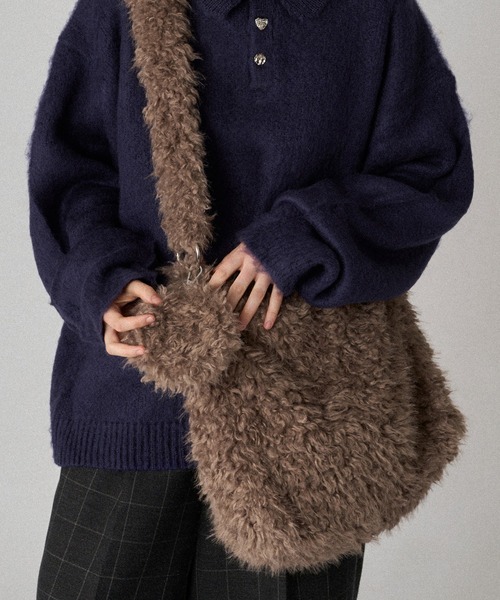 ONCILY(オンシェリー)の「FUR BAG WITH MINI POUCH / ミニポーチ付きファーバッグ(ショルダーバッグ・メンズ・ブラウン/ブラック・FREE)」の8枚目の写真