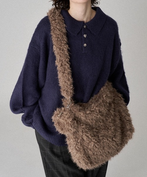 ONCILY(オンシェリー)の「FUR BAG WITH MINI POUCH / ミニポーチ付きファーバッグ(ショルダーバッグ・メンズ・ブラウン/ブラック・FREE)」の11枚目の写真