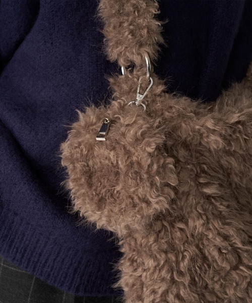 ONCILY(オンシェリー)の「FUR BAG WITH MINI POUCH / ミニポーチ付きファーバッグ(ショルダーバッグ・メンズ・ブラウン/ブラック・FREE)」の12枚目の写真