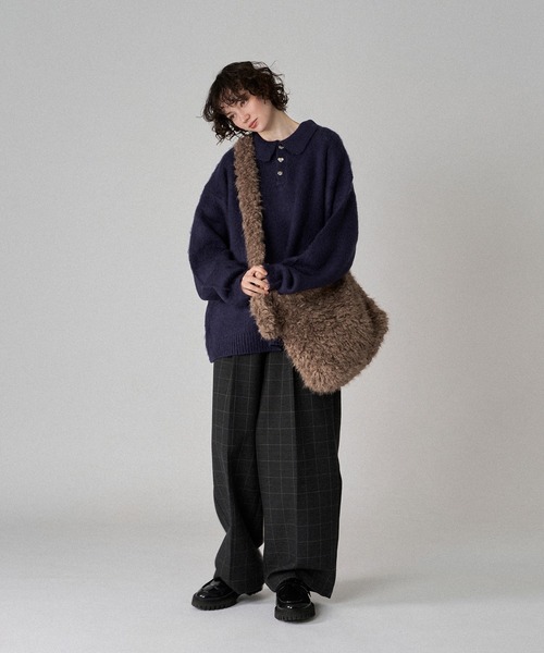 ONCILY(オンシェリー)の「FUR BAG WITH MINI POUCH / ミニポーチ付きファーバッグ(ショルダーバッグ・メンズ・ブラウン/ブラック・FREE)」の15枚目の写真