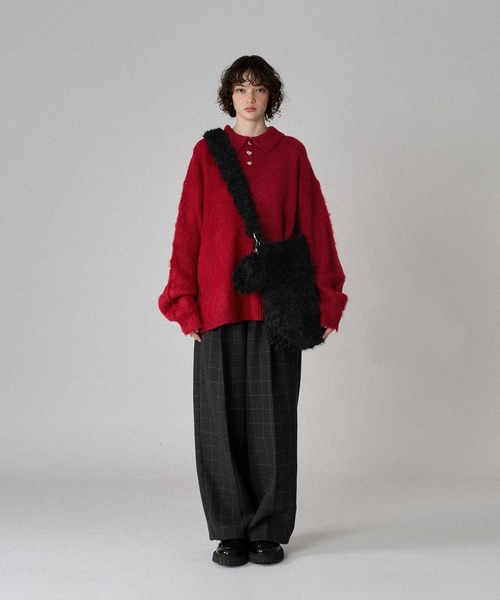 ONCILY(オンシェリー)の「FUR BAG WITH MINI POUCH / ミニポーチ付きファーバッグ(ショルダーバッグ・メンズ・ブラウン/ブラック・FREE)」の5枚目の写真