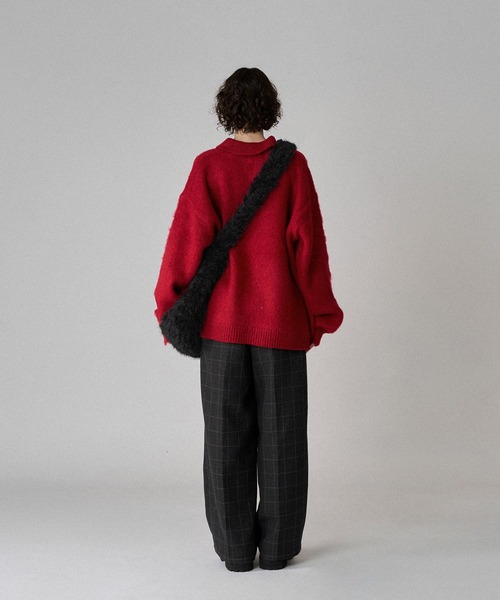 ONCILY(オンシェリー)の「FUR BAG WITH MINI POUCH / ミニポーチ付きファーバッグ(ショルダーバッグ・メンズ・ブラウン/ブラック・FREE)」の4枚目の写真