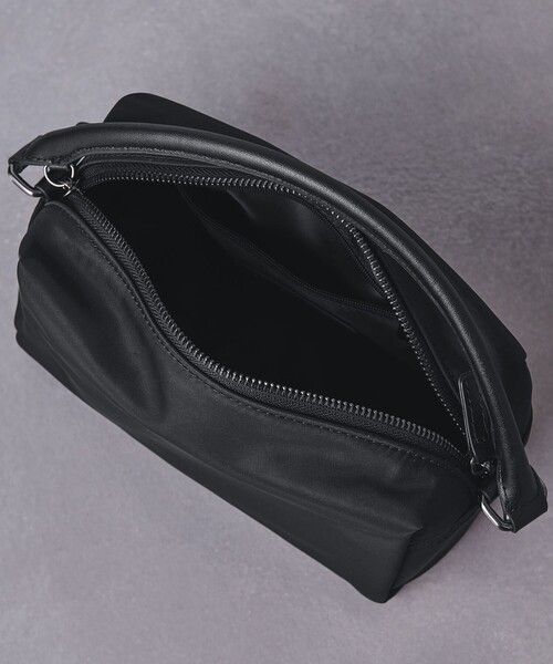 UNITED ARROWS(ユナイテッドアローズ)の「COMFY ミニ ショルダーバッグ(ショルダーバッグ・レディース・ブラック・FREE)」の13枚目の写真