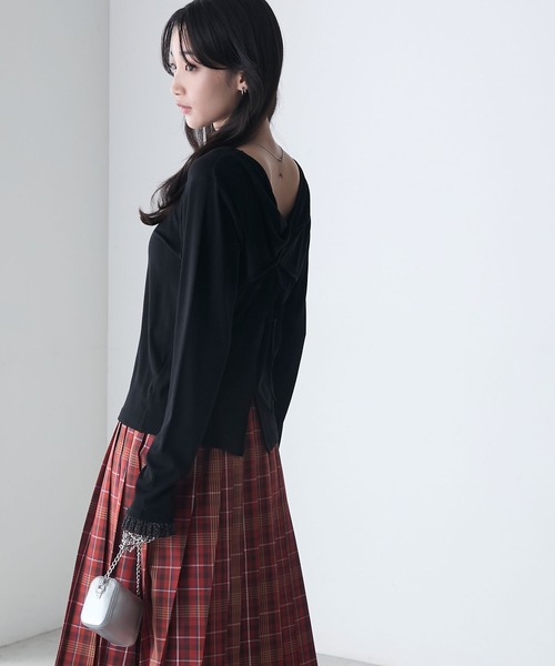 forksy.（フォルクシー）の「【forksy.】2way 袖フリル バックツイスト リブロンT（Tシャツ/カットソー・レディース・ブラック/オリーブ/ネイビー・FREE）」の9枚目の写真