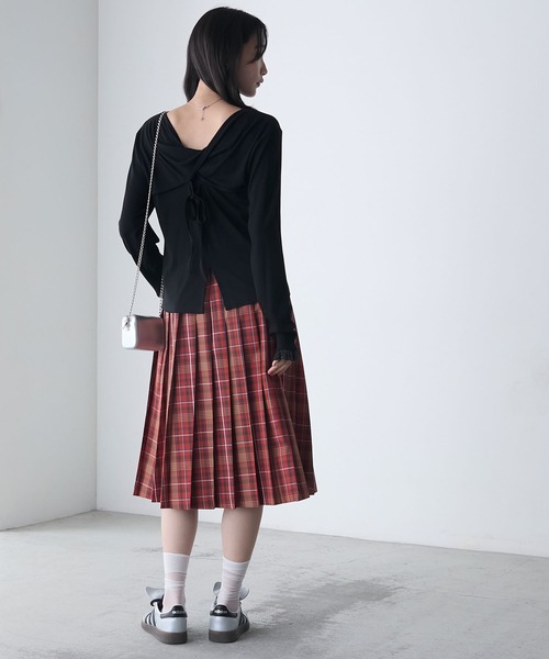 forksy.（フォルクシー）の「【forksy.】2way 袖フリル バックツイスト リブロンT（Tシャツ/カットソー・レディース・ブラック/オリーブ/ネイビー・FREE）」の12枚目の写真