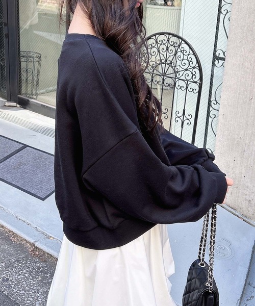 INGNI(イング)の「リボンカレッジロゴショートスウェットトップス(スウェット・レディース・ホワイト×ブラック/ブラック×ホワイト/グレー×ホワイト・M)」の14枚目の写真