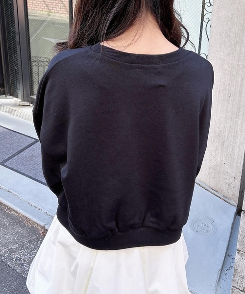 INGNI(イング)の「リボンカレッジロゴショートスウェットトップス(スウェット・レディース・ホワイト×ブラック/ブラック×ホワイト/グレー×ホワイト・M)」の15枚目の写真