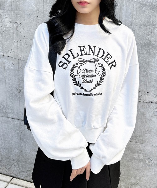 INGNI(イング)の「リボンカレッジロゴショートスウェットトップス(スウェット・レディース・ホワイト×ブラック/ブラック×ホワイト/グレー×ホワイト・M)」の4枚目の写真