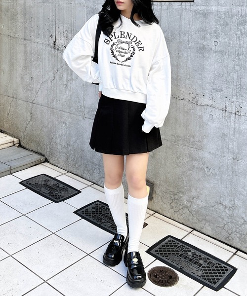 INGNI(イング)の「リボンカレッジロゴショートスウェットトップス(スウェット・レディース・ホワイト×ブラック/ブラック×ホワイト/グレー×ホワイト・M)」の10枚目の写真