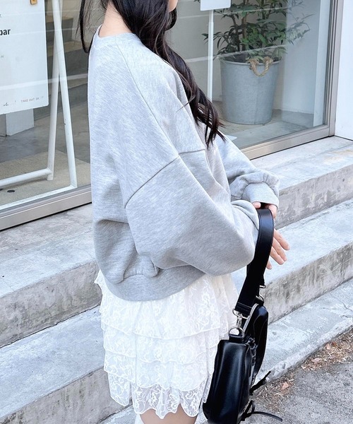 INGNI(イング)の「リボンカレッジロゴショートスウェットトップス(スウェット・レディース・ホワイト×ブラック/ブラック×ホワイト/グレー×ホワイト・M)」の20枚目の写真