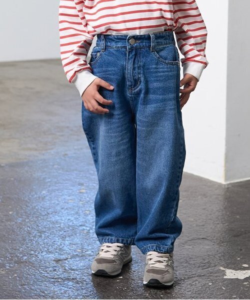 b・ROOM(ビールーム)の「【LOVE DENIM】ストレートパンツ(デニムパンツ・キッズ・サックスブルー/ブルー・110cm/100cm/120cm/130cm/140cm/150cm)」の1枚目の写真