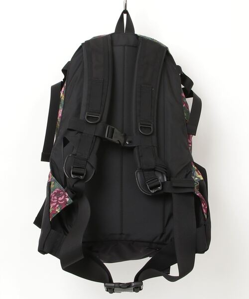 GREGORY(グレゴリー)の「デイアンドハーフ OG DAY & A HALF PACK OG ガーデンタペストリー(バックパック/リュック・メンズ・レッド系その他・ONE SIZE)」の2枚目の写真