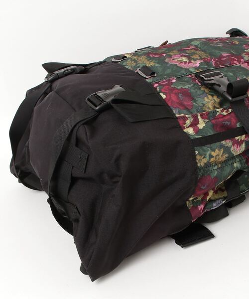 GREGORY(グレゴリー)の「デイアンドハーフ OG DAY & A HALF PACK OG ガーデンタペストリー(バックパック/リュック・メンズ・レッド系その他・ONE SIZE)」の3枚目の写真