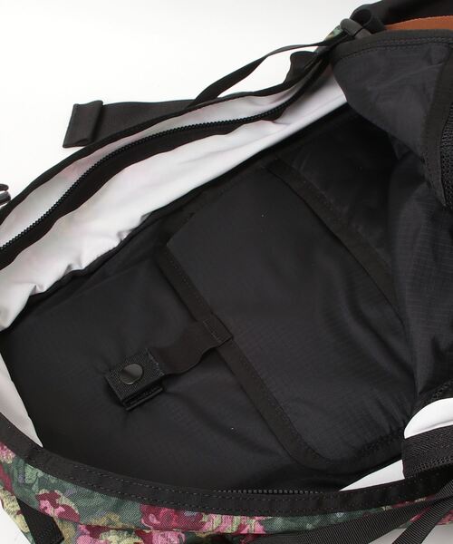 GREGORY(グレゴリー)の「デイアンドハーフ OG DAY & A HALF PACK OG ガーデンタペストリー(バックパック/リュック・メンズ・レッド系その他・ONE SIZE)」の4枚目の写真