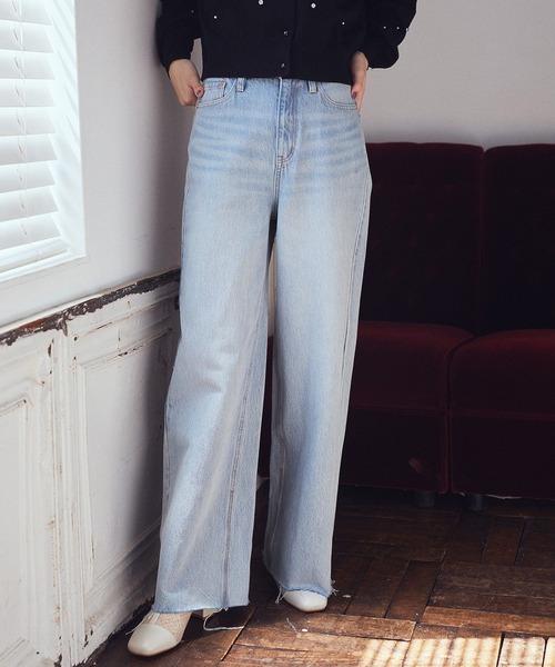 earth music&ecology（アースミュージックアンドエコロジー）の「セルフカットワイドデニムパンツ（デニムパンツ・レディース・ライトインディゴブルー/ブルー系その他・M/L/S）」の3枚目の写真