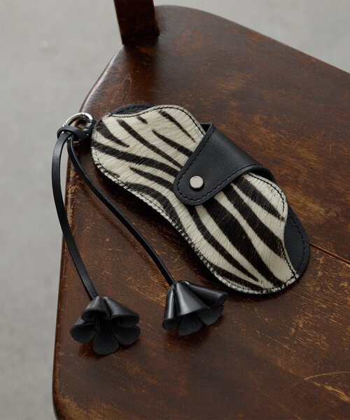 Whim Gazette(ウィムガゼット)の「【Hoaw.】Glasses Case(その他小物・レディース・オフホワイト/ダークブラウン/キャメル/ブラック・FREE)」の3枚目の写真