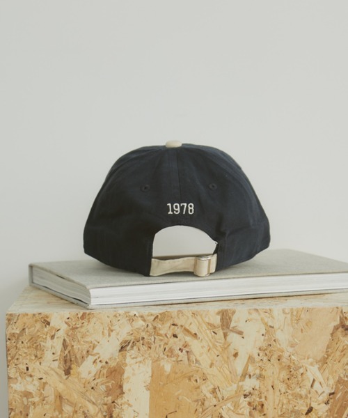 MERLOT(メルロー)の「【BE】バイカラーロゴ刺繍キャップ(キャップ・レディース・ネイビー/ピンク・FREE)」の4枚目の写真