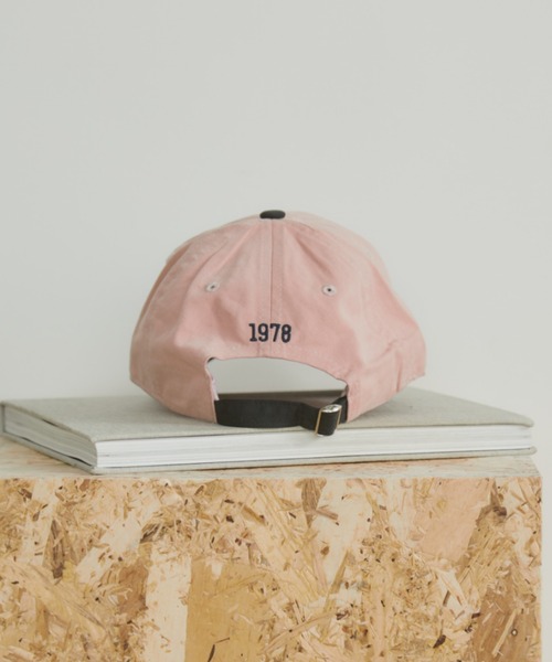 MERLOT(メルロー)の「【BE】バイカラーロゴ刺繍キャップ(キャップ・レディース・ネイビー/ピンク・FREE)」の8枚目の写真