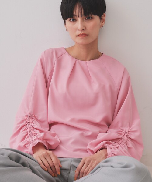 OPAQUE.CLIP（オペークドットクリップ）の「シャーリングスリーブブラウス【洗濯機洗い可】（シャツ/ブラウス・レディース・ホワイト/ブラック/ベビーピンク・38/42/40）」の3枚目の写真