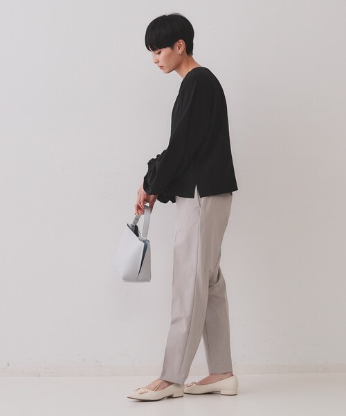 OPAQUE.CLIP（オペークドットクリップ）の「シャーリングスリーブブラウス【洗濯機洗い可】（シャツ/ブラウス・レディース・ホワイト/ブラック/ベビーピンク・38/42/40）」の10枚目の写真