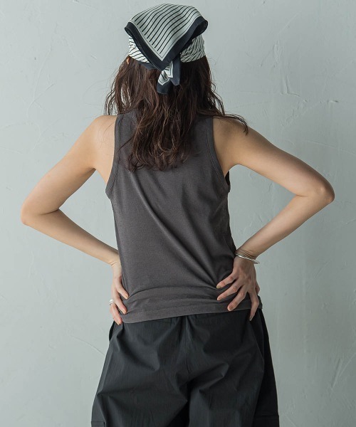 MAYSON GREY(メイソングレイ)の「SET スラブジャージタンクトップ+深Vネックプルオーバー(Tシャツ/カットソー・レディース・イエロー/オフホワイト/チャコールグレー・M)」の16枚目の写真