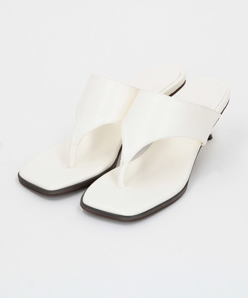 COMME CA ISM(コムサイズム)の「スクエアトゥ トングサンダル(サンダル・レディース・ブラック/オフホワイト・24.5cm/23.5cm)」の8枚目の写真