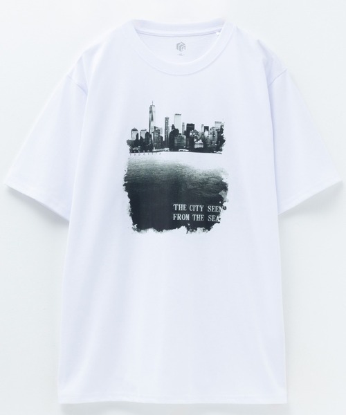 Mac-House(マックハウス)の「T-GRAPHICS フォトプリント半袖Tシャツ(Tシャツ/カットソー・メンズ・アイボリー/グレー/ブラック/ホワイト/チャコールグレー・S/M/L/XL)」の1枚目の写真