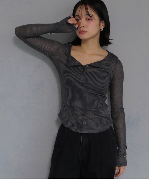 cheriella(シェリエラ)の「【cheriella】シースルーリブ ヘンリーネックトップス(Tシャツ/カットソー・レディース・ブラック/グレー/オフホワイト・M)」の9枚目の写真