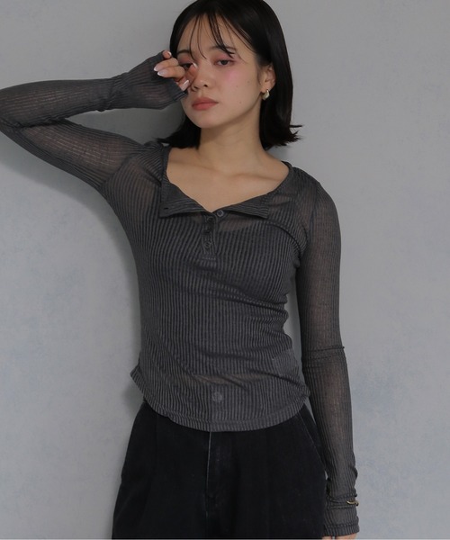 cheriella(シェリエラ)の「【cheriella】シースルーリブ ヘンリーネックトップス(Tシャツ/カットソー・レディース・ブラック/グレー/オフホワイト・M)」の10枚目の写真