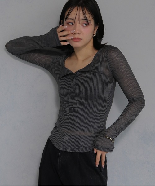 cheriella(シェリエラ)の「【cheriella】シースルーリブ ヘンリーネックトップス(Tシャツ/カットソー・レディース・ブラック/グレー/オフホワイト・M)」の11枚目の写真
