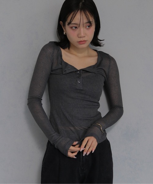 cheriella(シェリエラ)の「【cheriella】シースルーリブ ヘンリーネックトップス(Tシャツ/カットソー・レディース・ブラック/グレー/オフホワイト・M)」の12枚目の写真