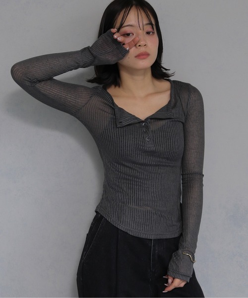 cheriella(シェリエラ)の「【cheriella】シースルーリブ ヘンリーネックトップス(Tシャツ/カットソー・レディース・ブラック/グレー/オフホワイト・M)」の15枚目の写真