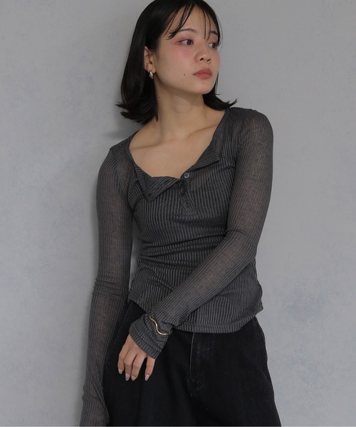 cheriella(シェリエラ)の「【cheriella】シースルーリブ ヘンリーネックトップス(Tシャツ/カットソー・レディース・ブラック/グレー/オフホワイト・M)」の17枚目の写真